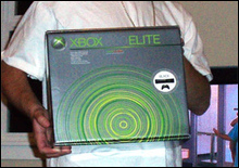 ������� ������� Xbox 360 Elite ��������� �� ��������-�������� �� 8 ���� �� ������������ �������