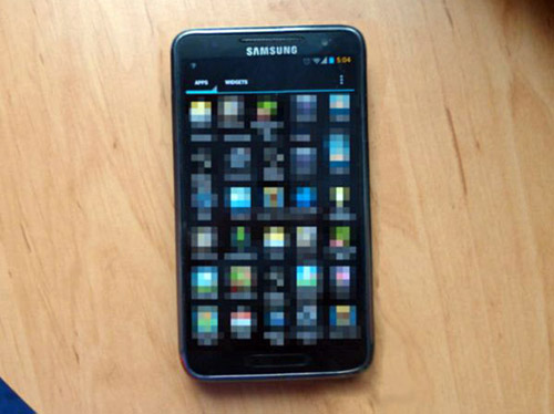 Новое фото смартфона Samsung Galaxy S III: слухи